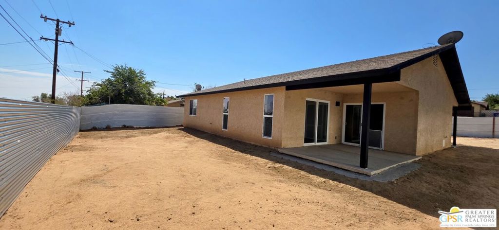 61646 Palm Vista Drive Property Photo 3