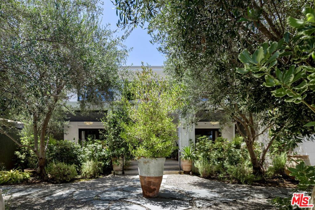 1743 N Curson Avenue Property Photo 2