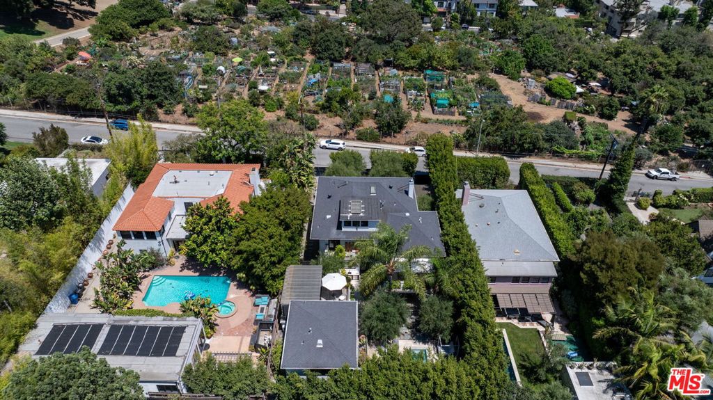 1743 N Curson Avenue Property Photo 52