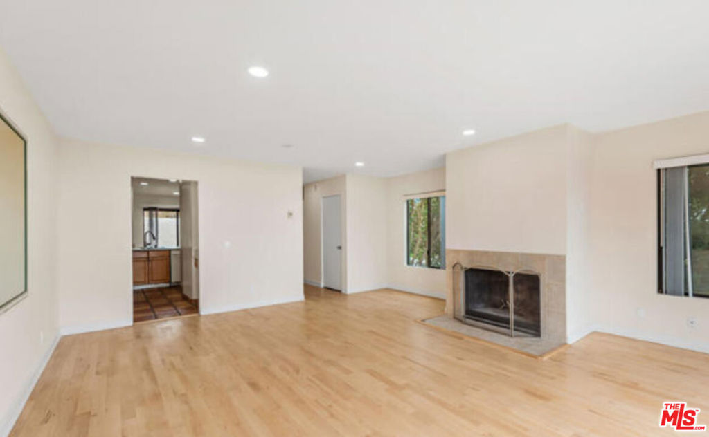 6798 Las Olas Way Property Photo 4