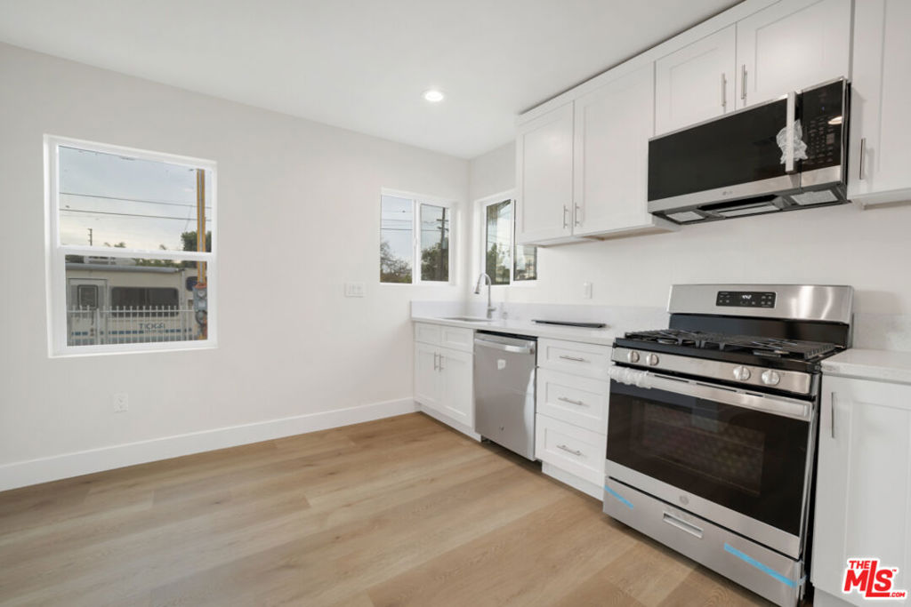529 W 90th Street Property Photo 9