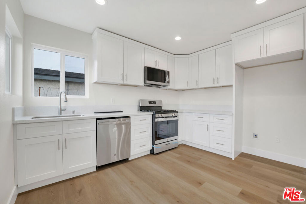 529 W 90th Street Property Photo 10