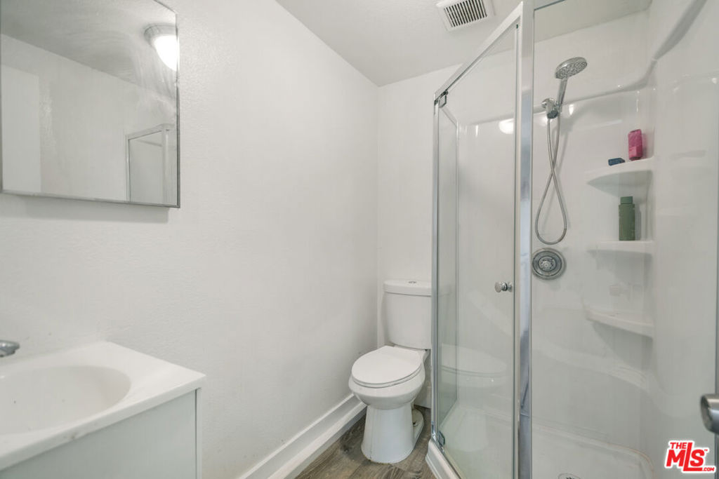 845 W 19th Street 1 Property Photo 26
