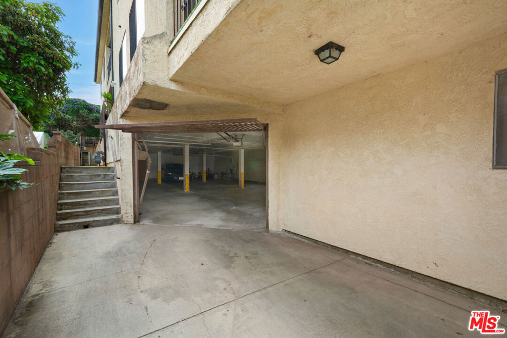 845 W 19th Street 1 Property Photo 55