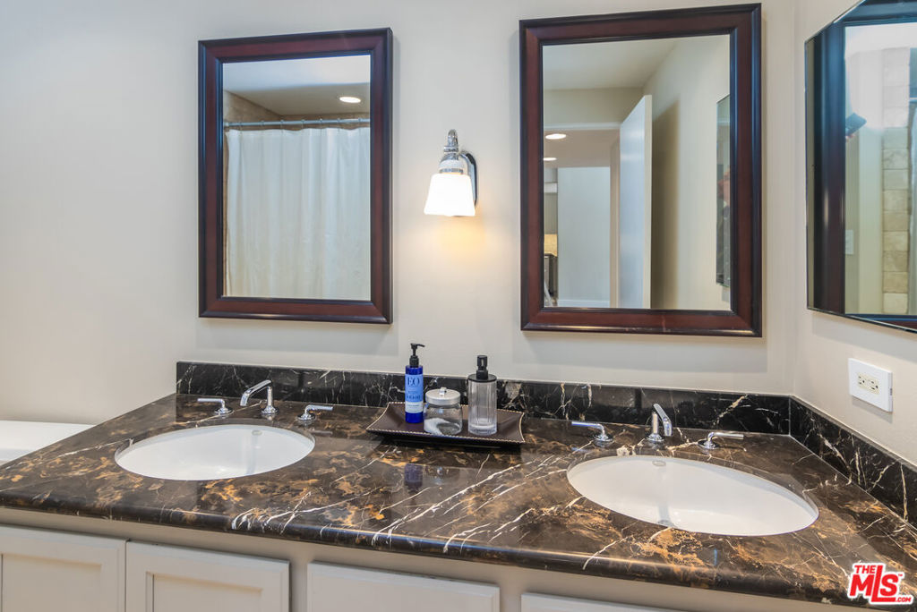 8787 Shoreham Drive 903 Property Photo 18