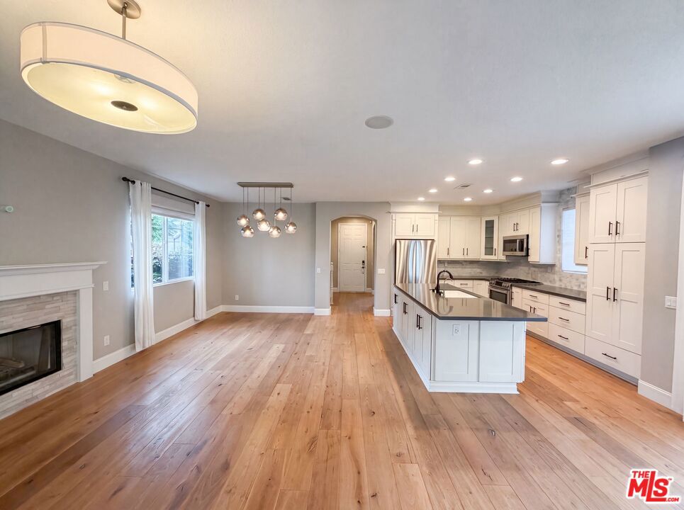 48 Laurelhurst Drive Property Photo 2