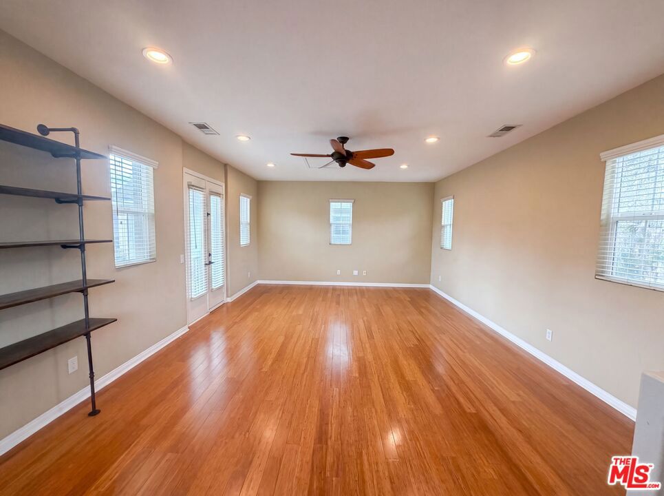 48 Laurelhurst Drive Property Photo 3