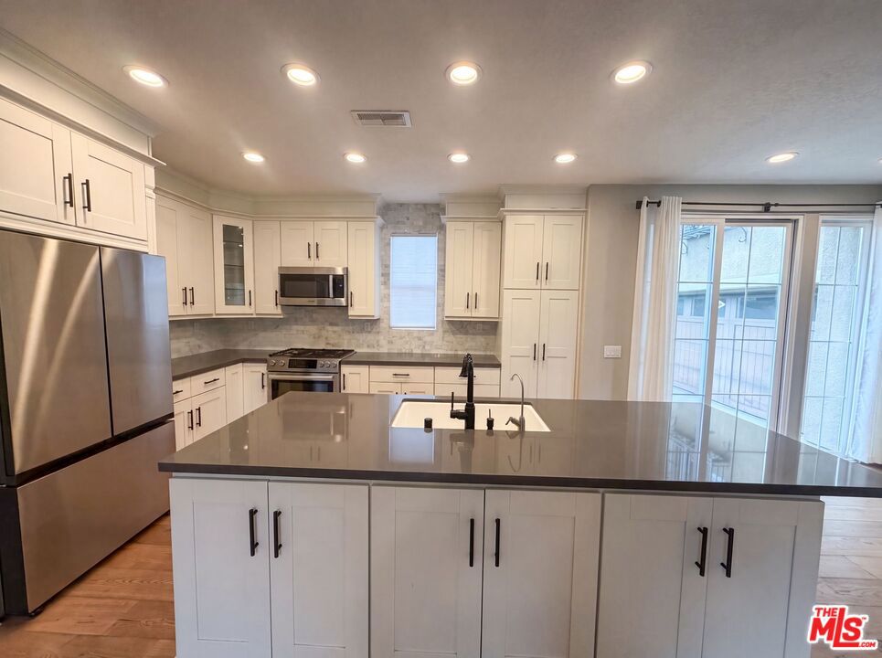 48 Laurelhurst Drive Property Photo 8