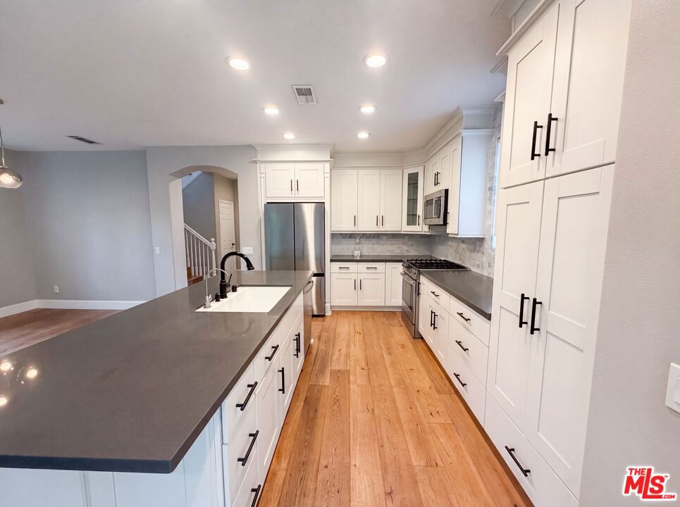 48 Laurelhurst Drive Property Photo 9