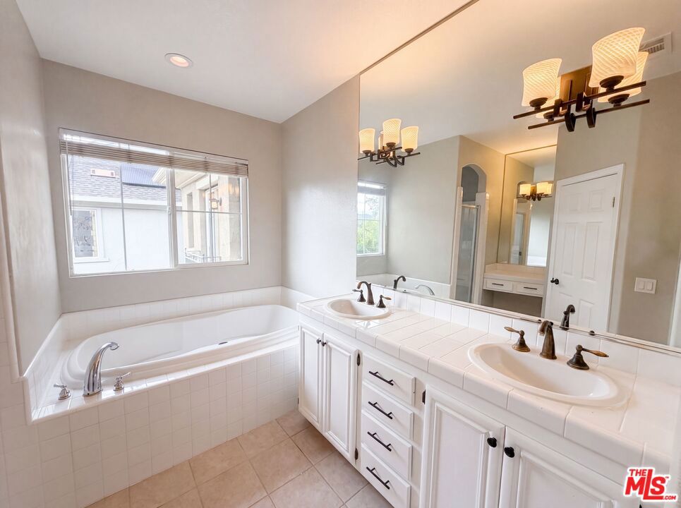 48 Laurelhurst Drive Property Photo 15