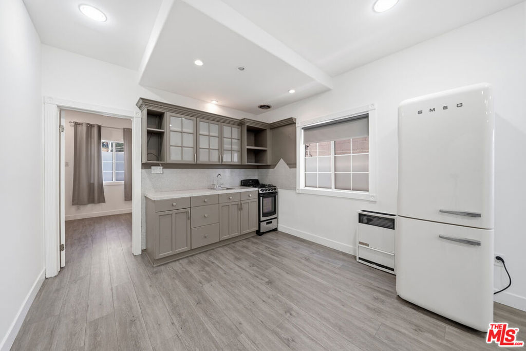 5760 Melrose Avenue Property Photo 1