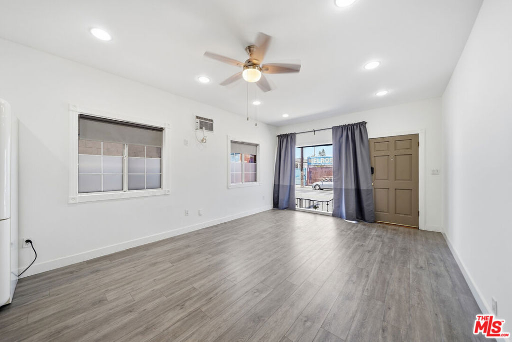 5760 Melrose Avenue Property Photo 3