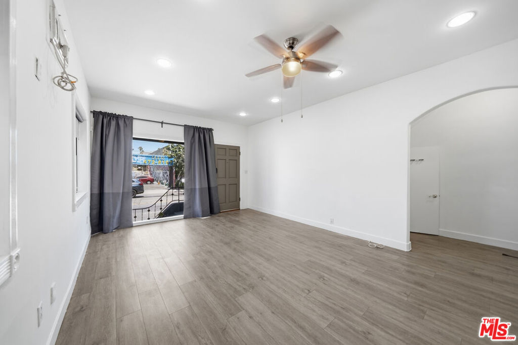 5760 Melrose Avenue Property Photo 4