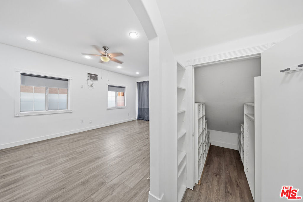 5760 Melrose Avenue Property Photo 8