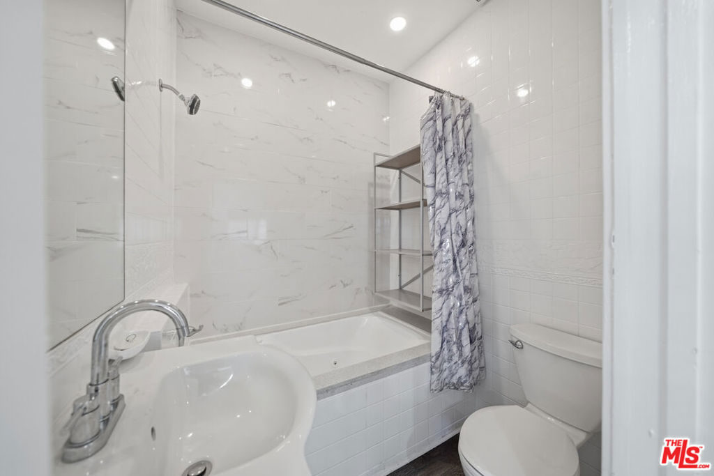 5760 Melrose Avenue Property Photo 9