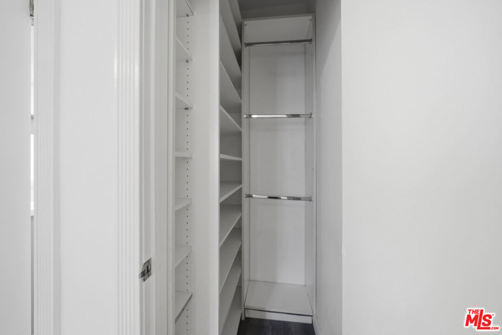 5760 Melrose Avenue Property Photo 10