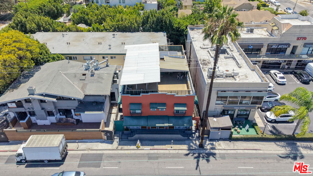 5760 Melrose Avenue Property Photo 12