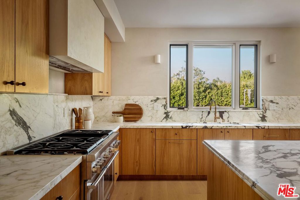 4016 San Remo Way Property Photo 10