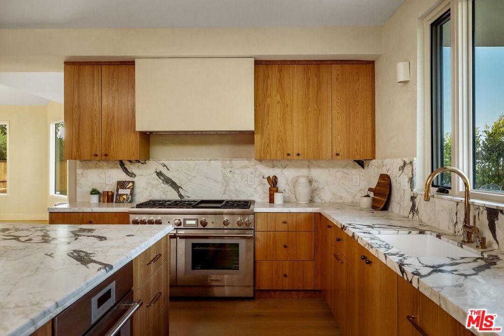 4016 San Remo Way Property Photo 12