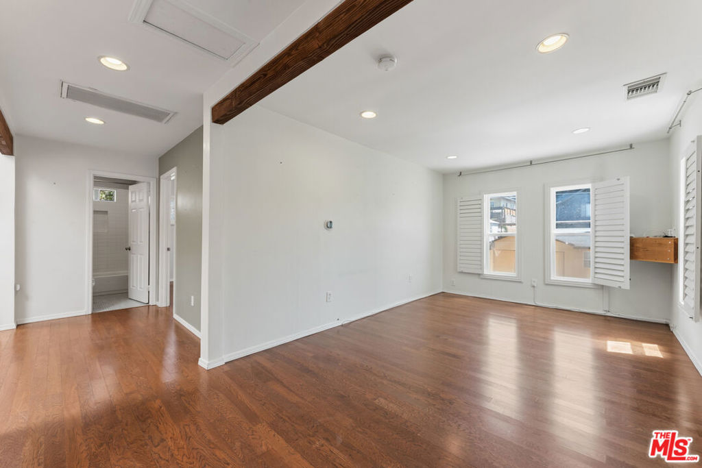 422 James Street Property Photo 7