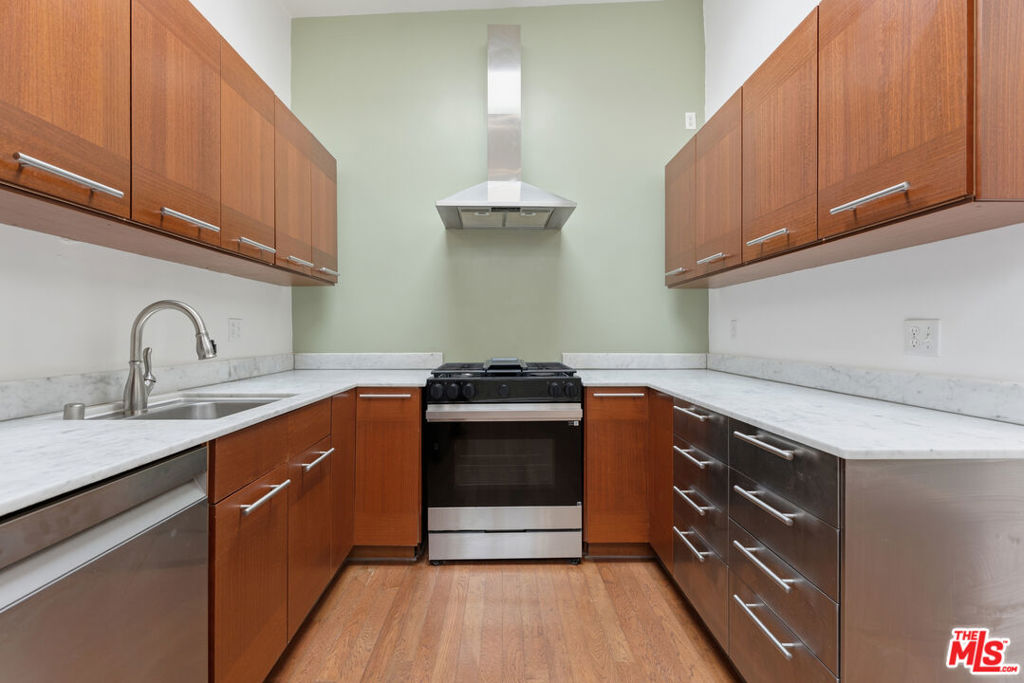 422 James Street Property Photo 13