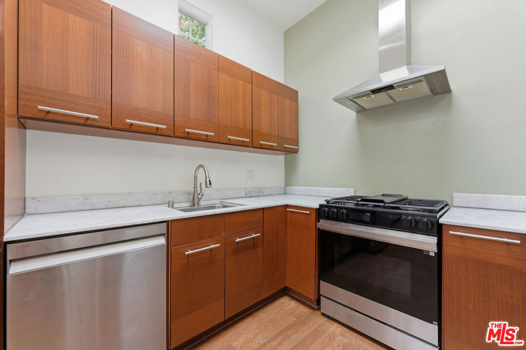 422 James Street Property Photo 14