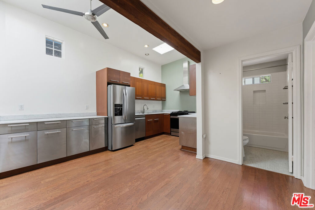 422 James Street Property Photo 15