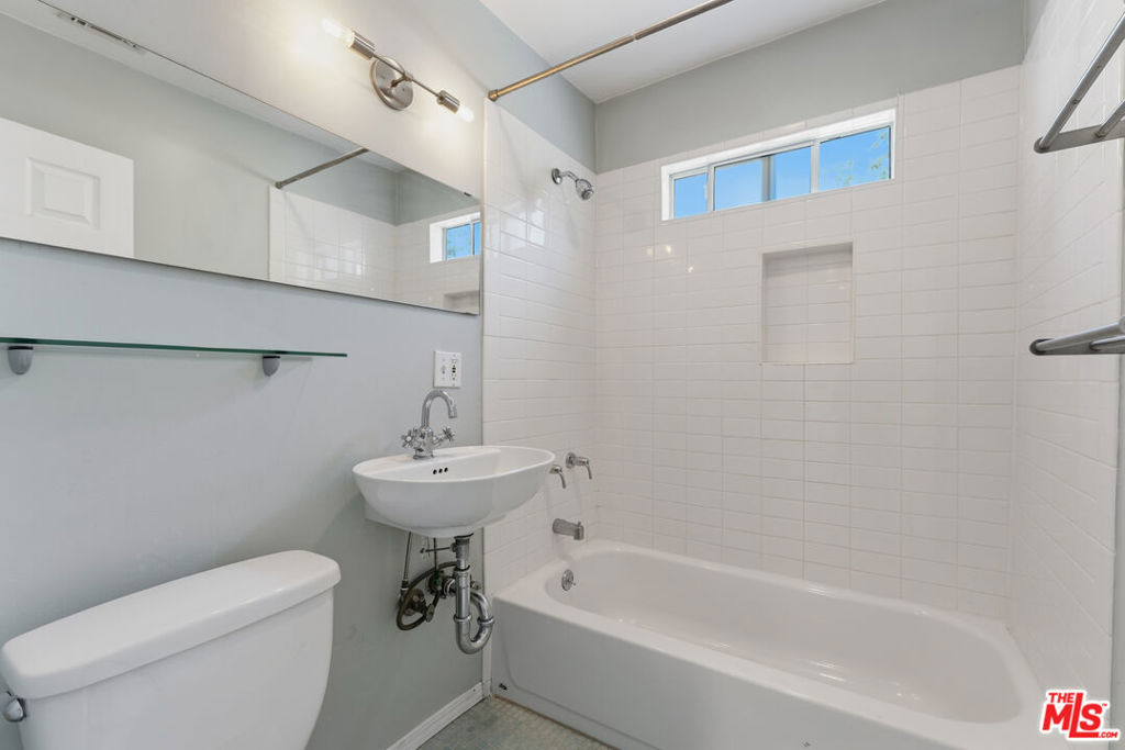 422 James Street Property Photo 16