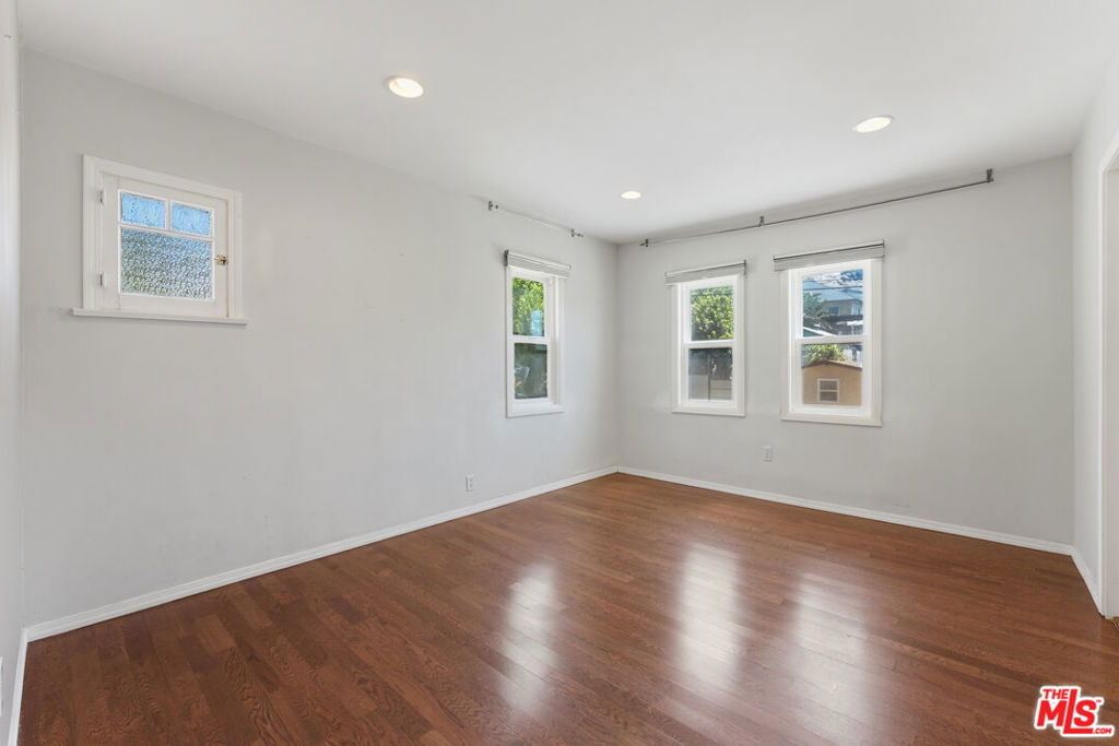 422 James Street Property Photo 17