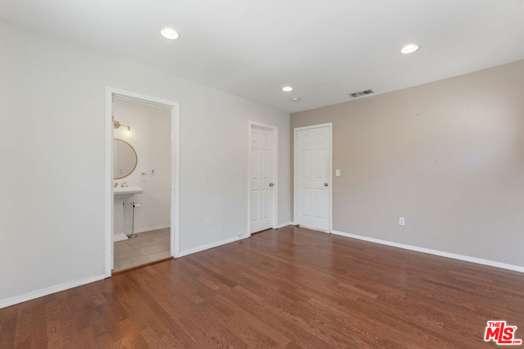 422 James Street Property Photo 18
