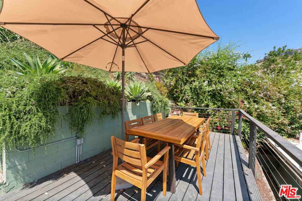 422 James Street Property Photo 21