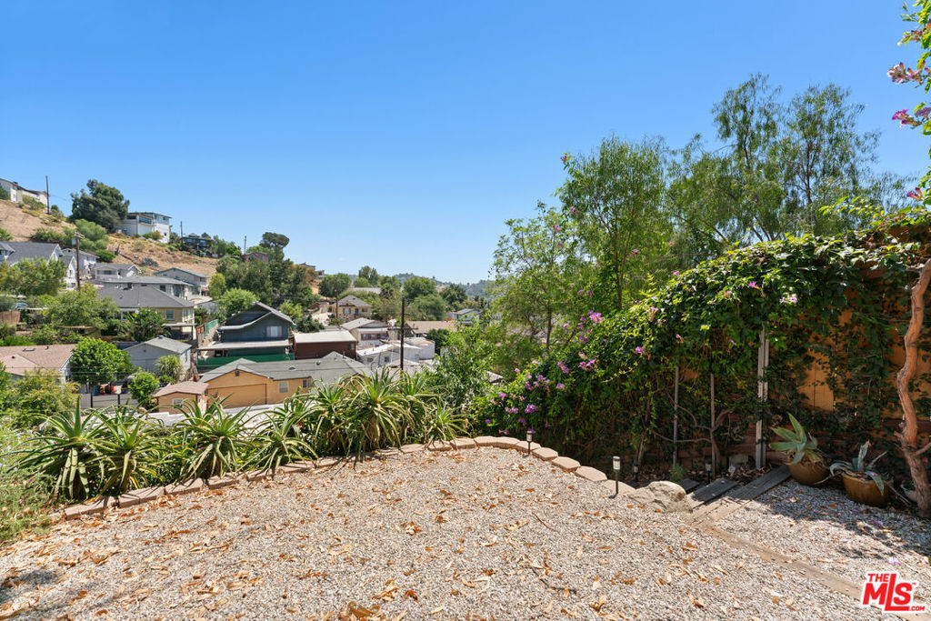 422 James Street Property Photo 23
