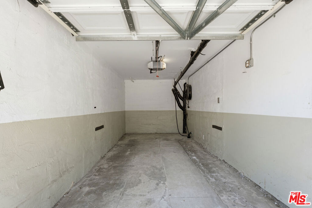 422 James Street Property Photo 28