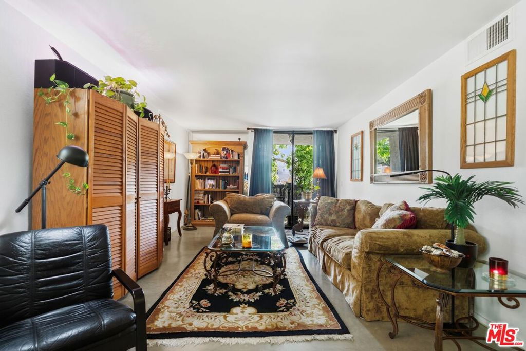 906 N Doheny Drive 221 Property Photo 5
