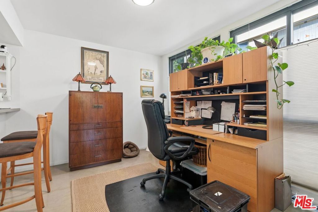 906 N Doheny Drive 221 Property Photo 9