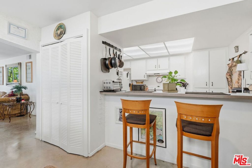 906 N Doheny Drive 221 Property Photo 10