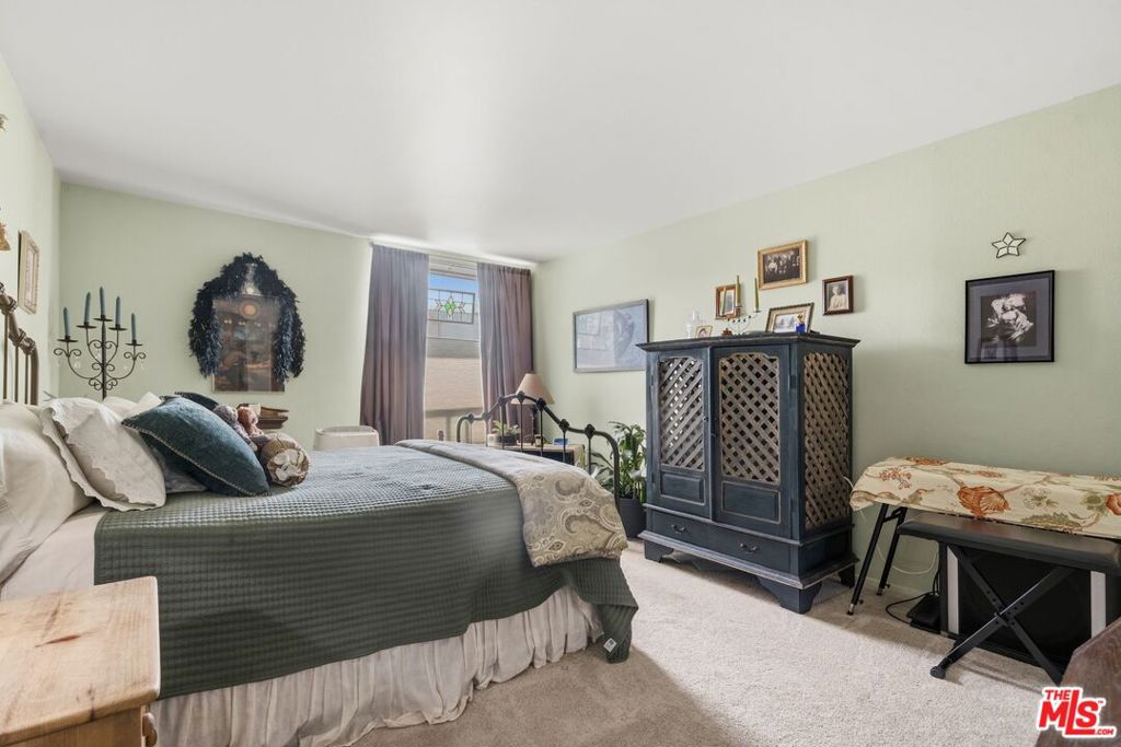 906 N Doheny Drive 221 Property Photo 15