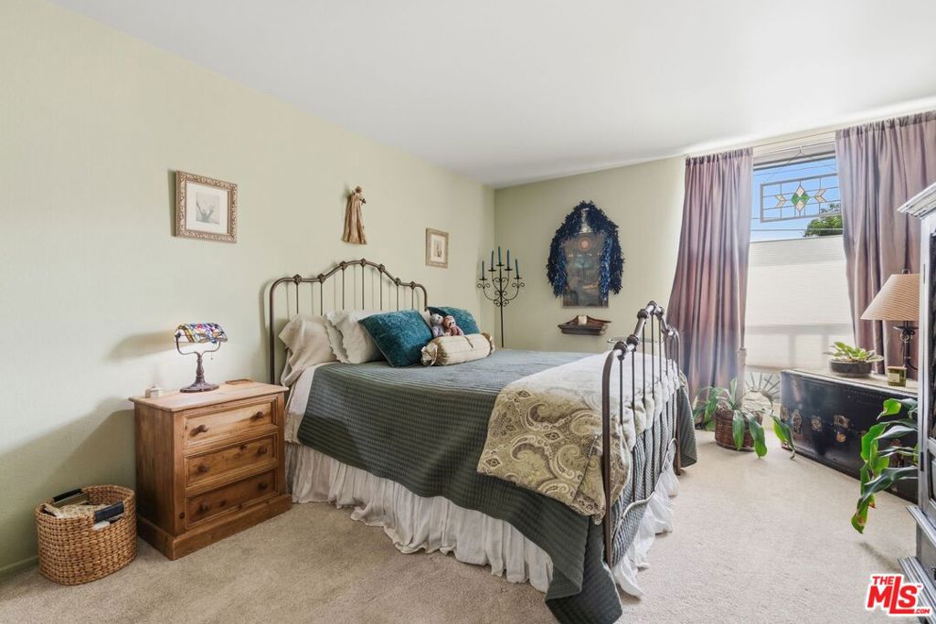 906 N Doheny Drive 221 Property Photo 16