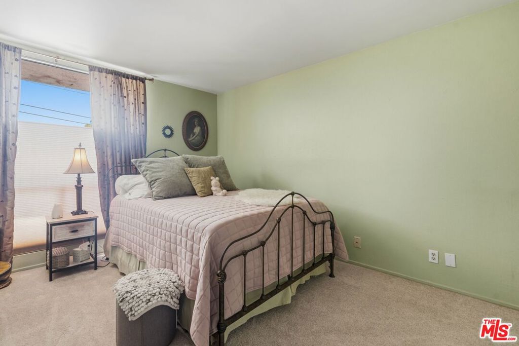 906 N Doheny Drive 221 Property Photo 21