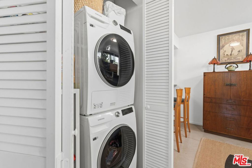 906 N Doheny Drive 221 Property Photo 23