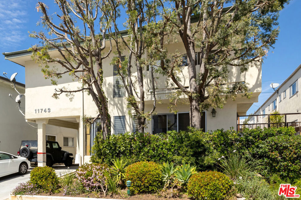 11743 Mayfield 3 Property Photo 1