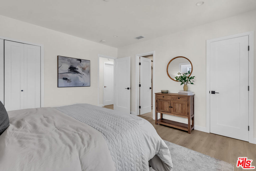 14930 Leadwell Street Property Photo 20