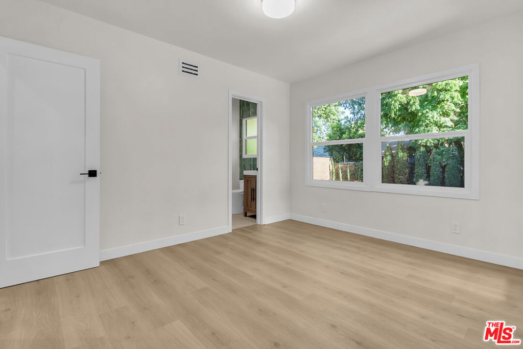 14930 Leadwell Street Property Photo 23