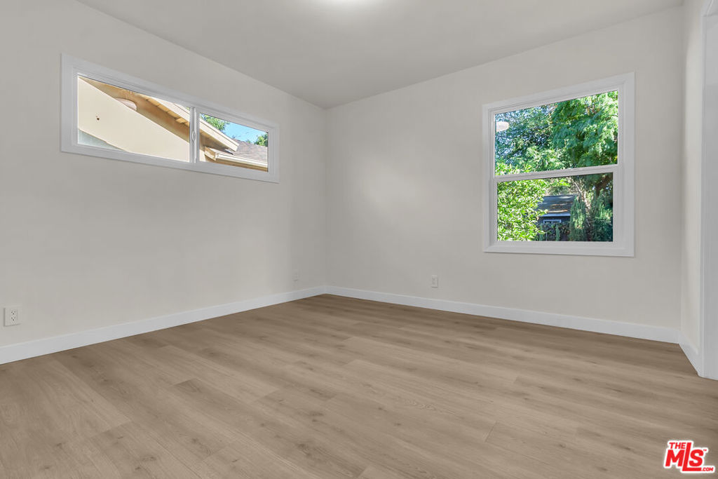 14930 Leadwell Street Property Photo 29