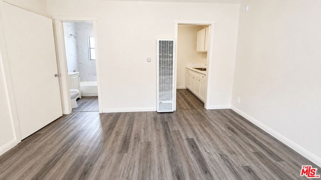 10620 S Figueroa Street 1/4 Property Photo 2