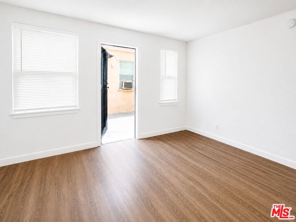 10620 S Figueroa Street 1/4 Property Photo 3