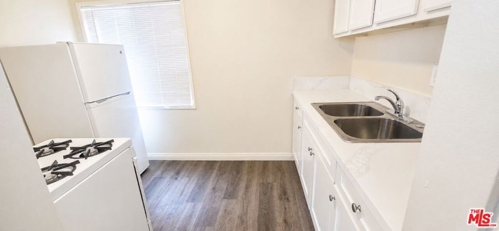 10620 S Figueroa Street 1/4 Property Photo 7