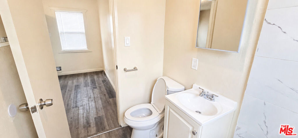 10620 S Figueroa Street 1/4 Property Photo 8