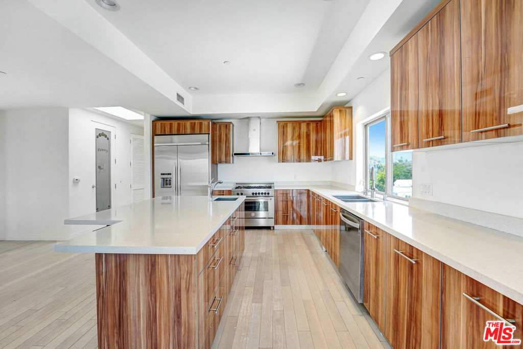 819 S Holt Avenue Ph Property Photo 4