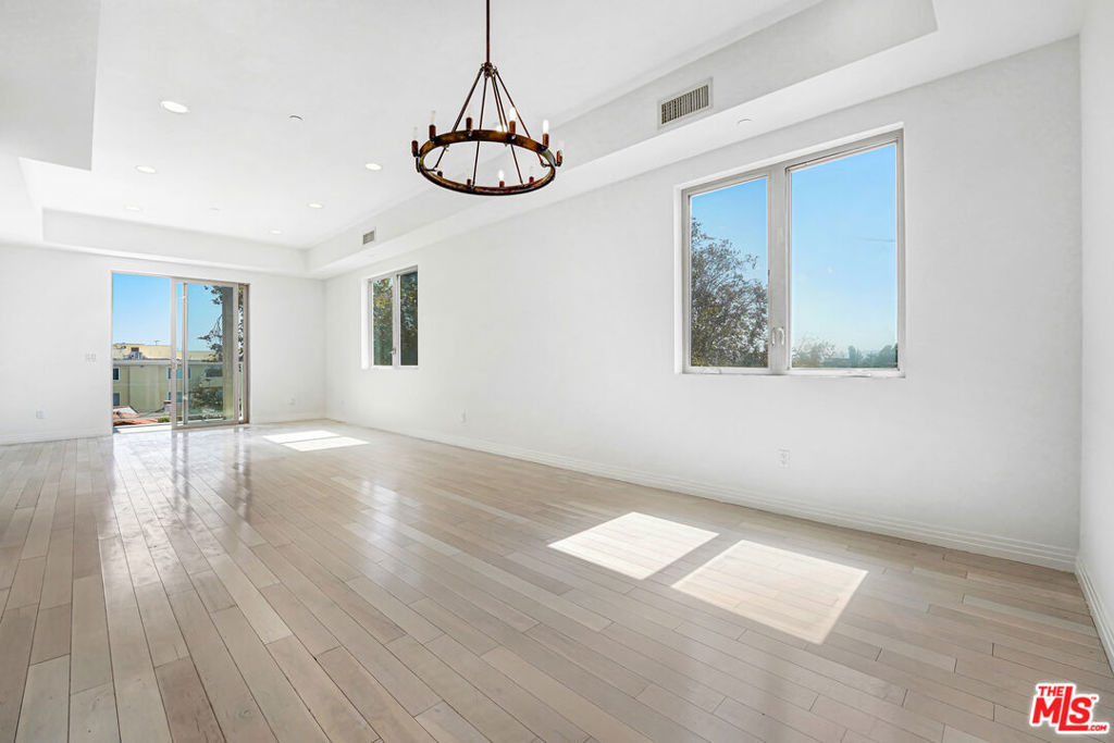 819 S Holt Avenue Ph Property Photo 6
